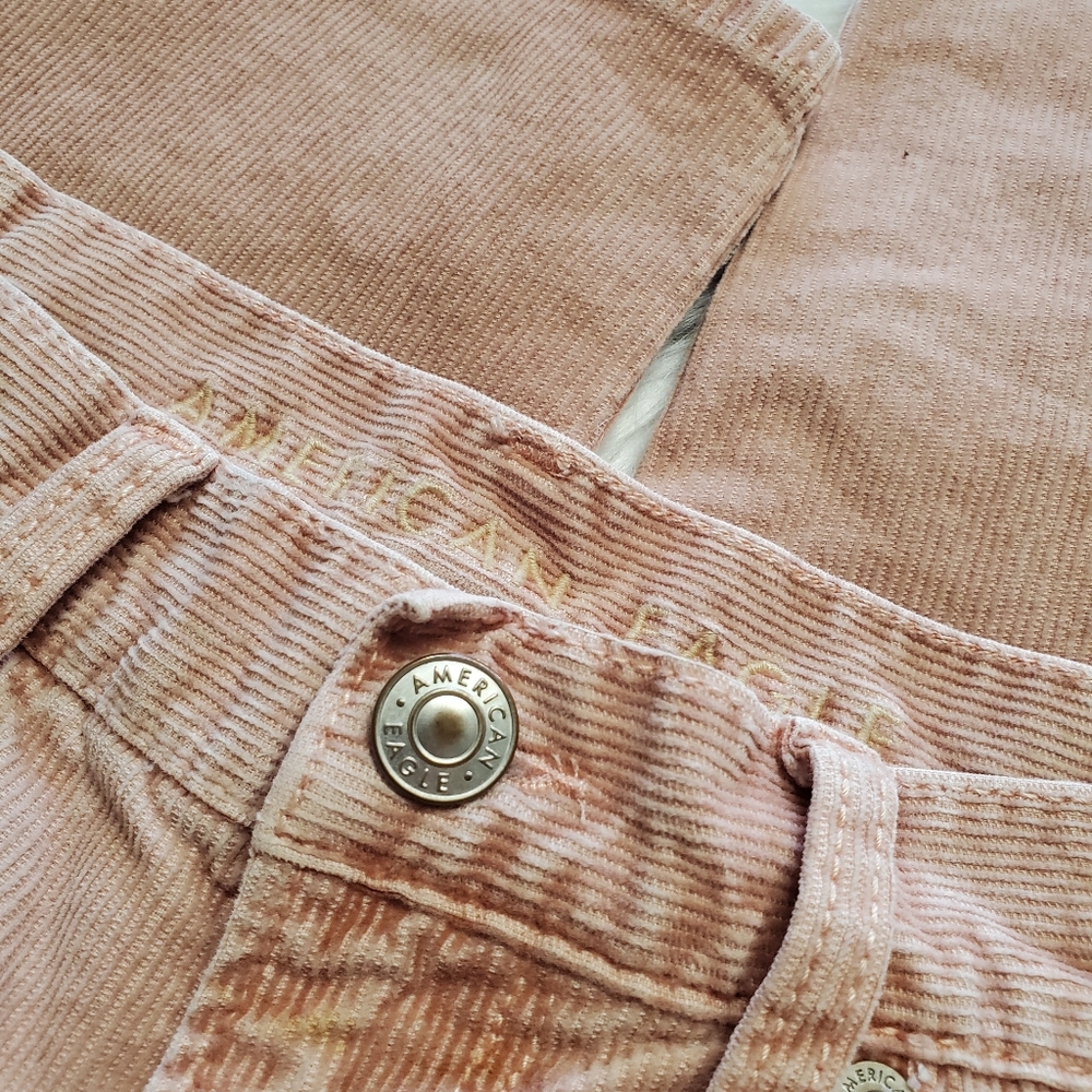 American Eagle Light Pink Cordaroy Mom Jeans, Size 4.